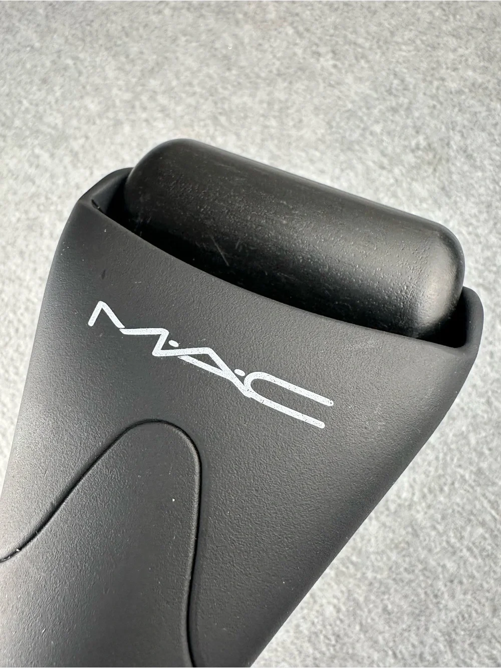 MAC Cosmetics Black Ergonomic Facial Ice Roller Massager Cryo Skincare Tool